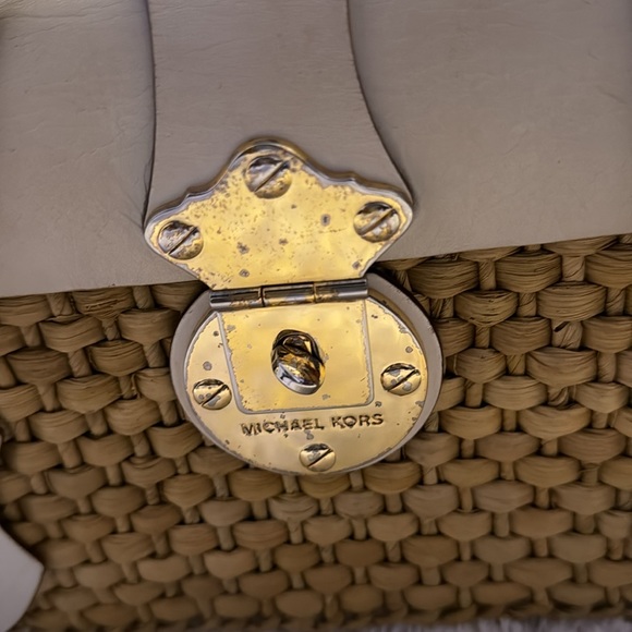 Michael Kors Santorini East West Straw. Strap need repaired - Picture 3 of 5